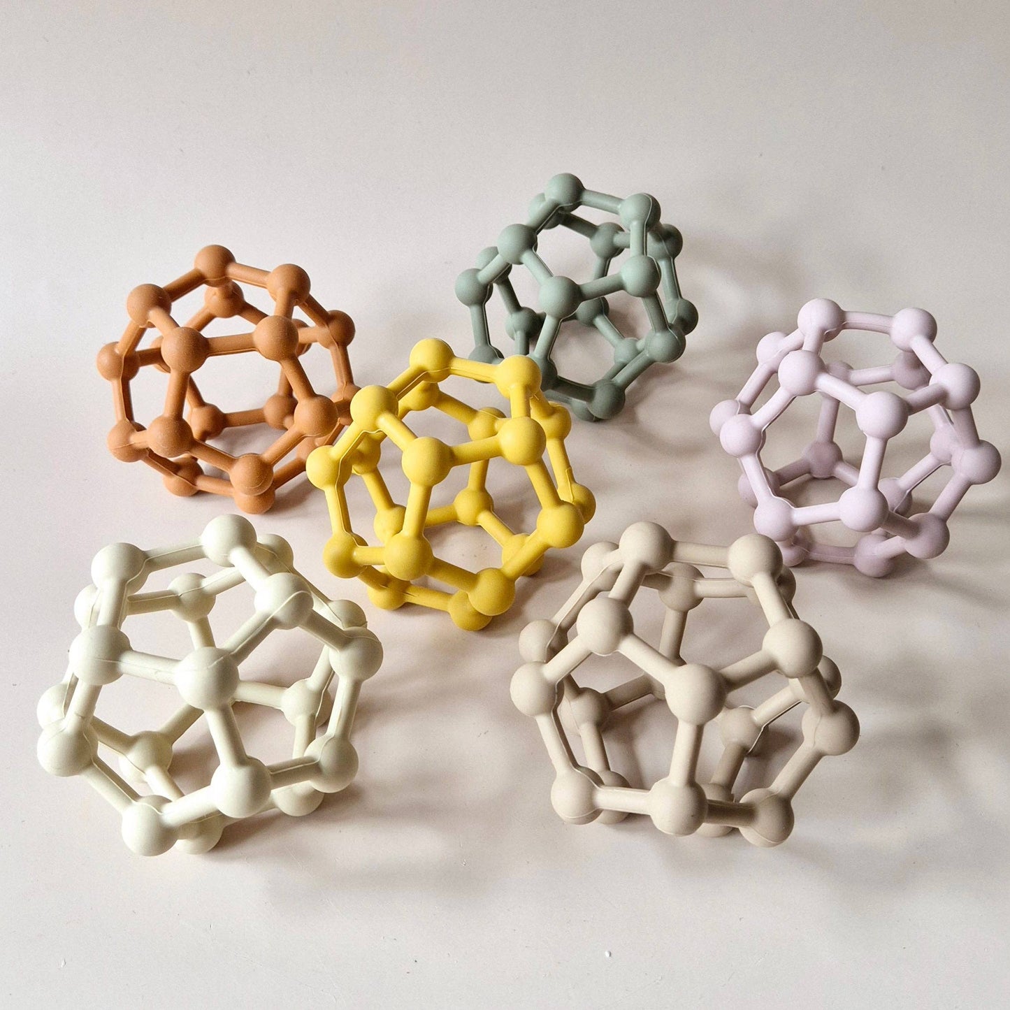 Balle de motricité flexible en silicone rouille - Rammelaartje