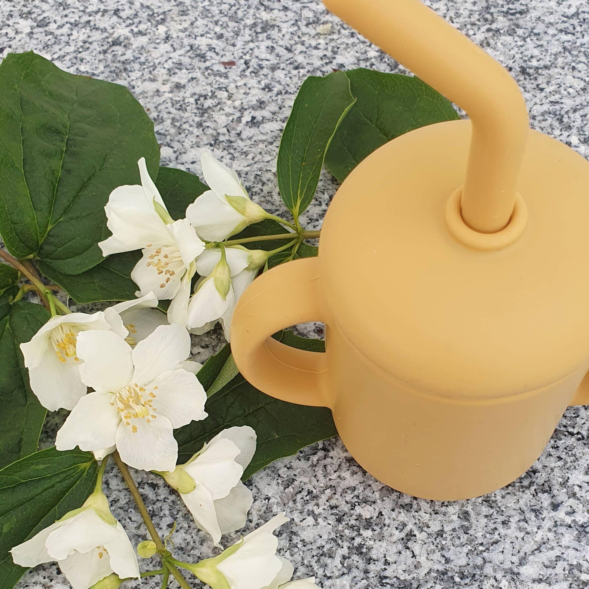 Gobelet en Silicone avec Paille et Poignées - Ocre | Summerville Organic