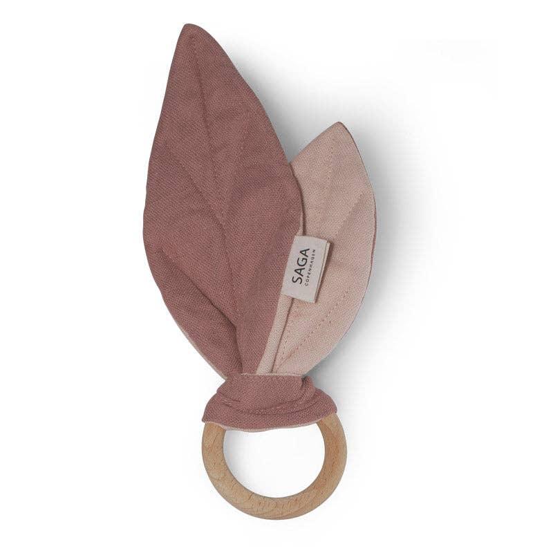 Anneau de dentition sensoriel en bois de hetre et feuille coton bio mauve rose Saga Copenhagen