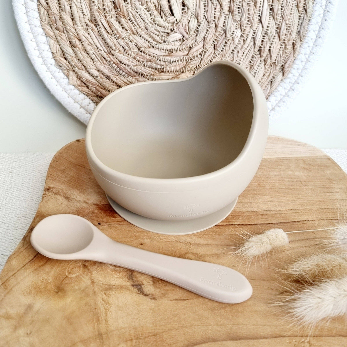 Bol ventouse anti renversement en silicone souple sable sans bpa Rammelaartje