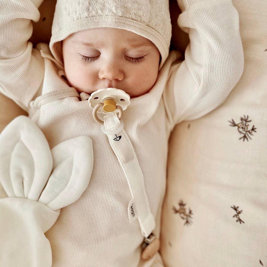 Doudou 2 en 1 attache-tetine en coton bio creme pour bebe