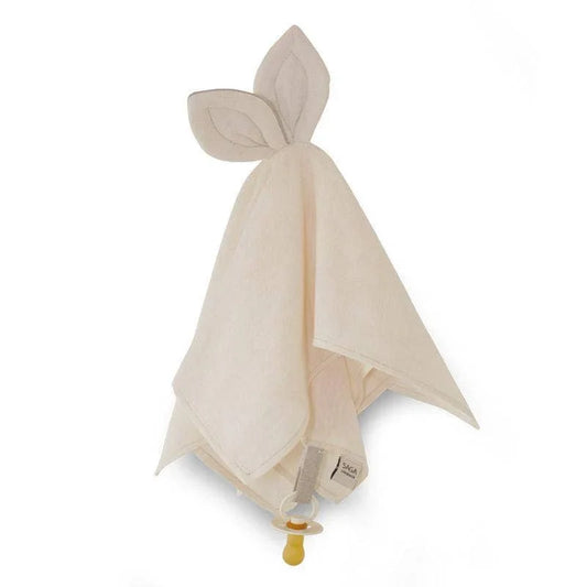 Doudou plat lange creme en coton bio avec attache-sucette Saga Copenhague