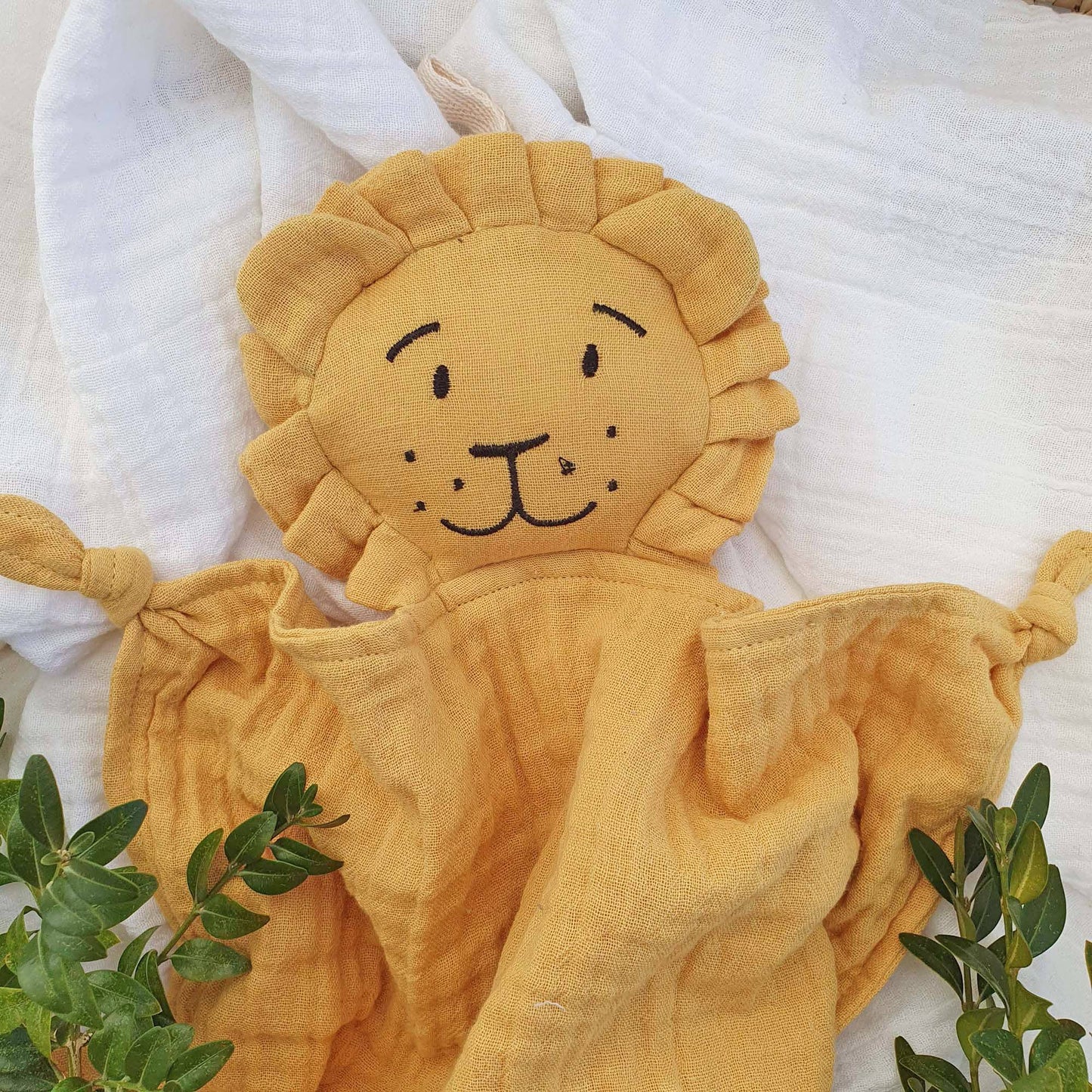 Doudou Plat en coton bio lion ocre - Summerville Organic