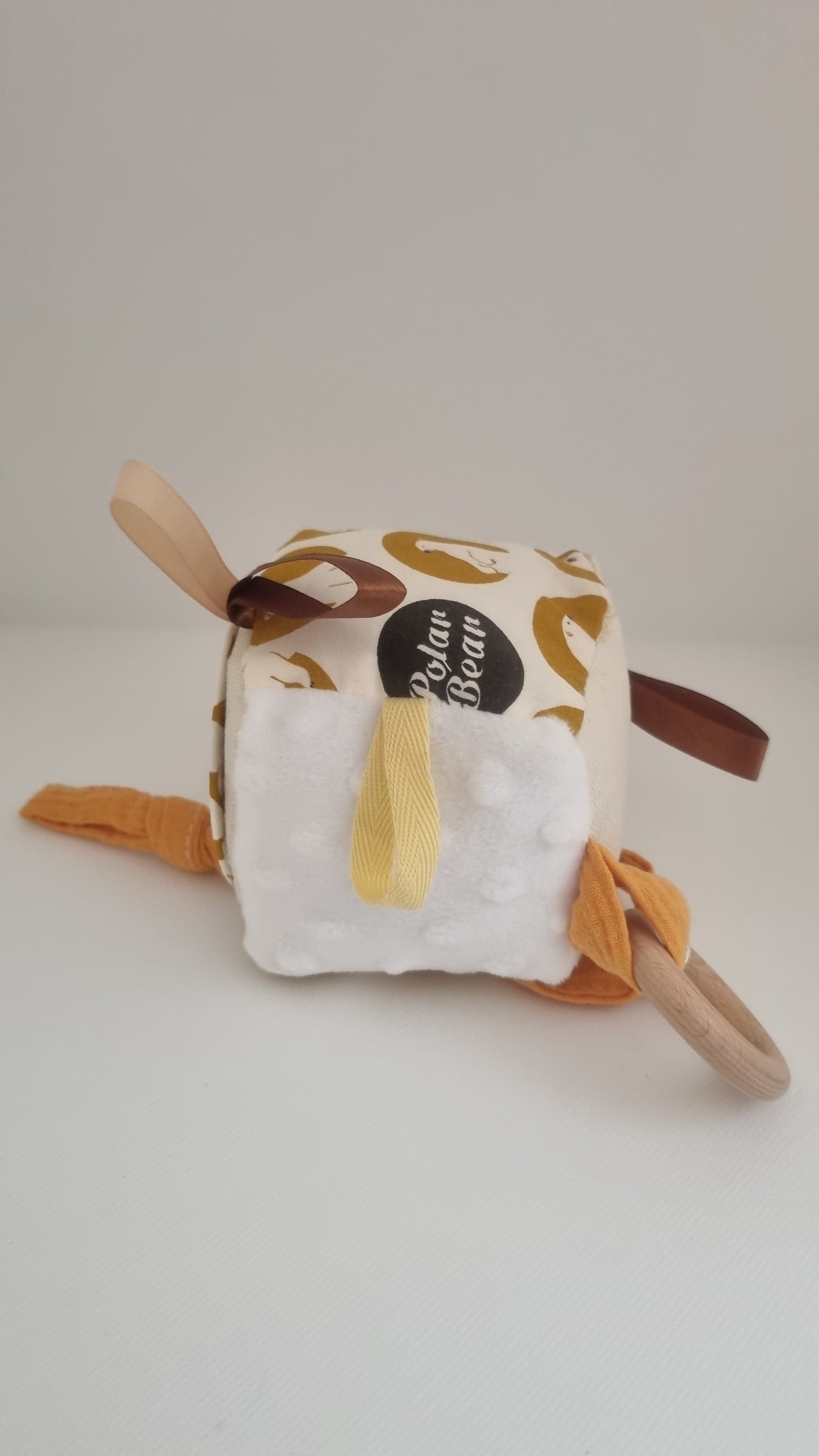 Cube d'activité sensoriel en peluche douce pour bébé - dès la naissance - Rammelaartje
